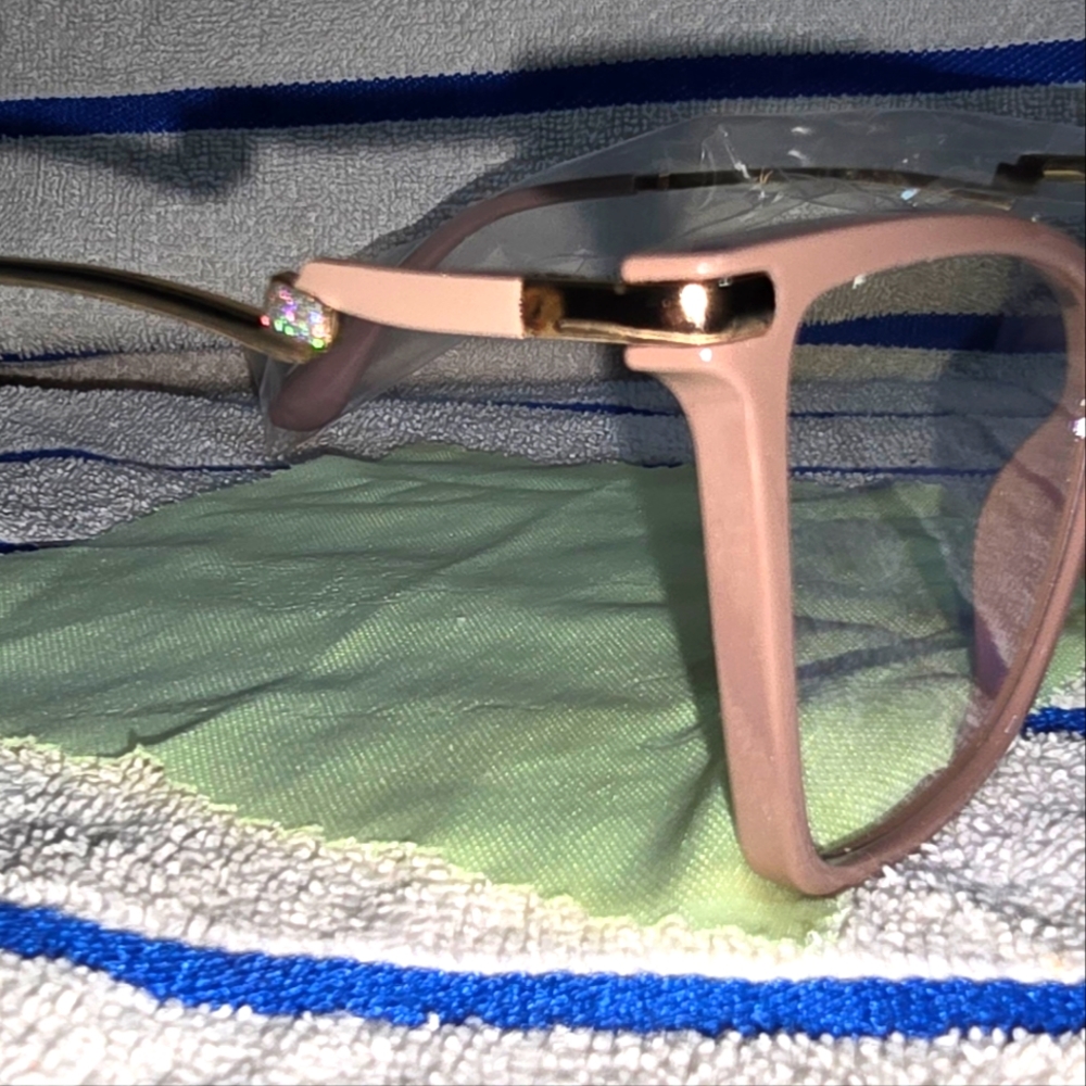Glasses - Picture 13 of 15